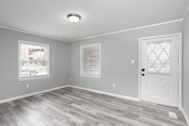 Building Photo - Charming 3 bed/2 bath home with Sunroom and Deck, minutes from Downtown Durham!