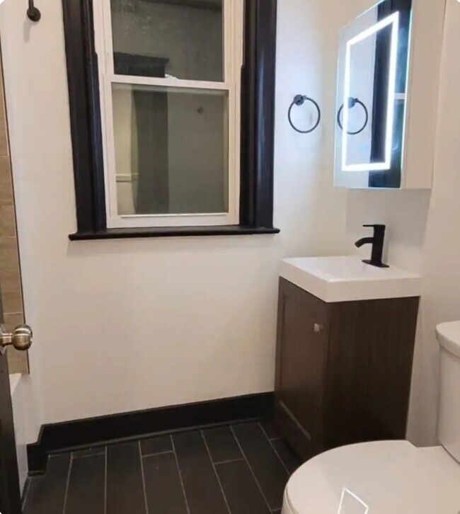 Photo - 6352 S Ingleside Ave Unidad 1