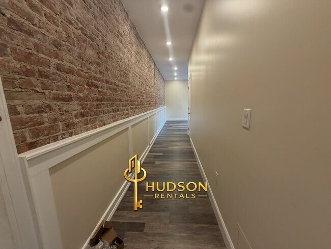 64 Sherman Pl 27 - 70 Sherman Pl Unit 27
