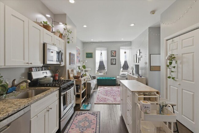 Photo - 1654 W Cortland St Unit 6