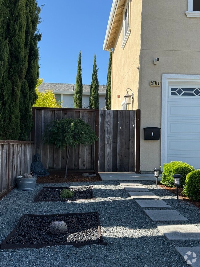 Building Photo - 3571 Christensen Ln Unit 3571B Rental