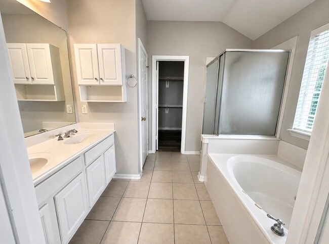 Photo - 810 Hollyhock Dr