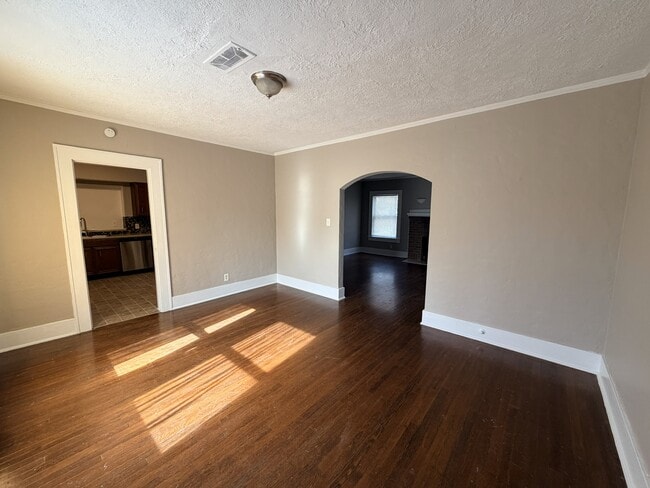 Photo - 4704 Chenevert St