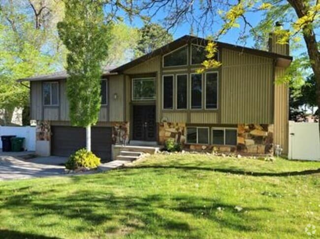 Building Photo - 2243 Aspen Hills Dr Rental