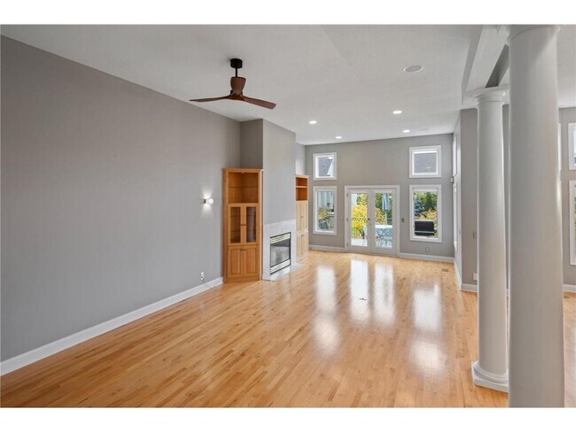 Photo - 517 River St