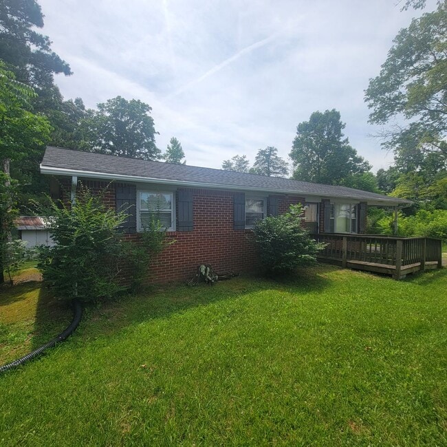 Photo - 3/1 Brick Ranch-Cookeville City-Carport