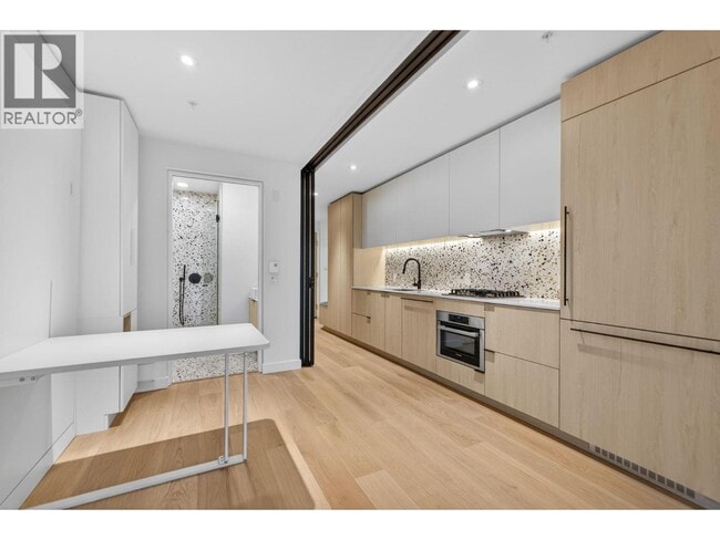 Photo - 2471 St George St Unité 424