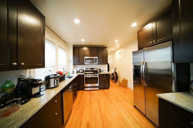 Building Photo - 5-bed, 2.5 bath Allston Apt Near the T!
