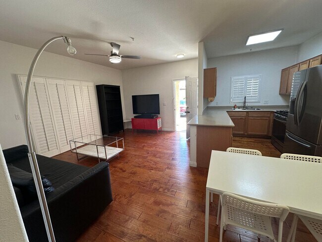 Photo - 2 bedroom Partially furnished Condo