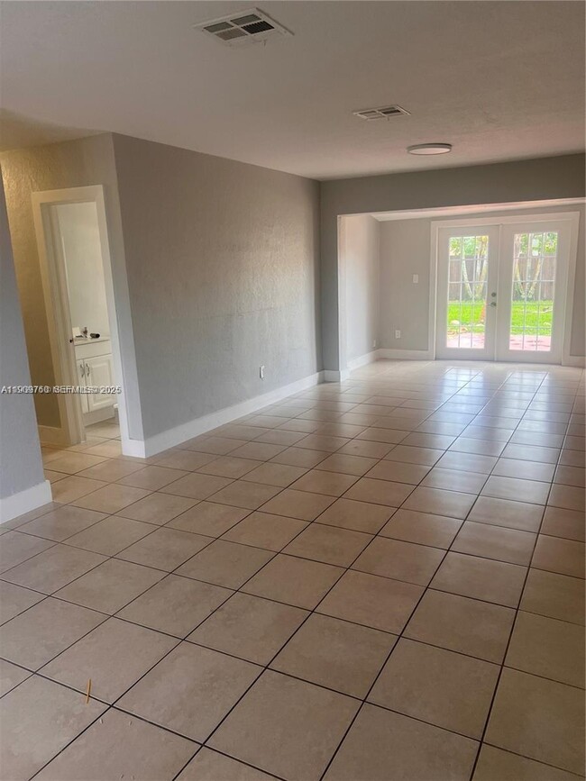 Photo - 7100 Park St