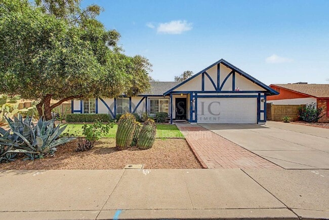 Building Photo - 4837 E Encanto St