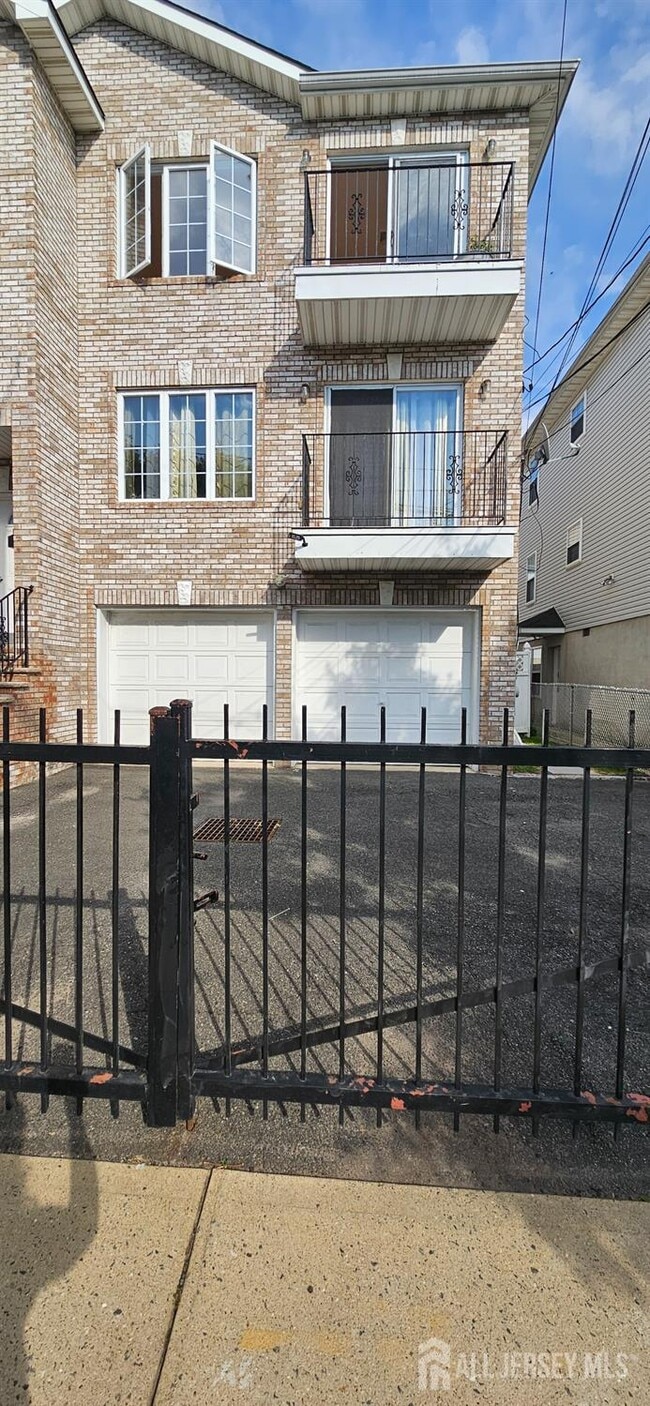 Photo - 655 4th St