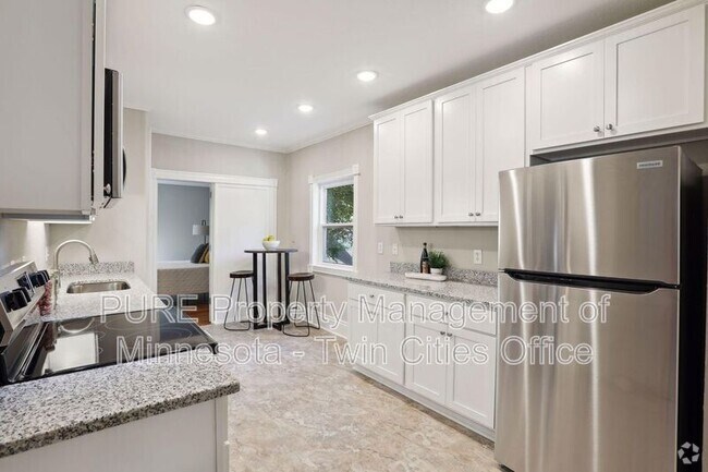 Building Photo - 550 Ashland Ave Unit Apt 2