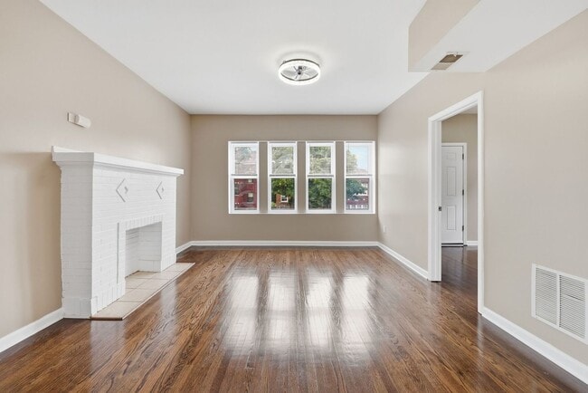 Photo - 8041 S Laflin St Unidad 2