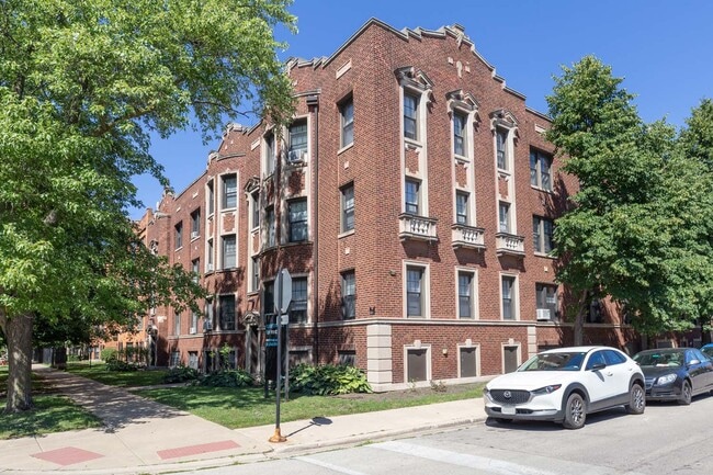 Building Exterior - 4455 S. Greenwood Avenue