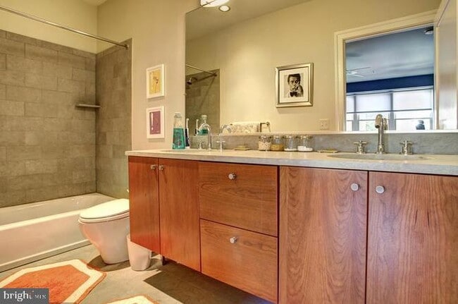 Photo - 2516 Q St NW Unidad Q305