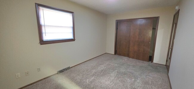 Photo - 2 Bedroom house! Great Location! $910