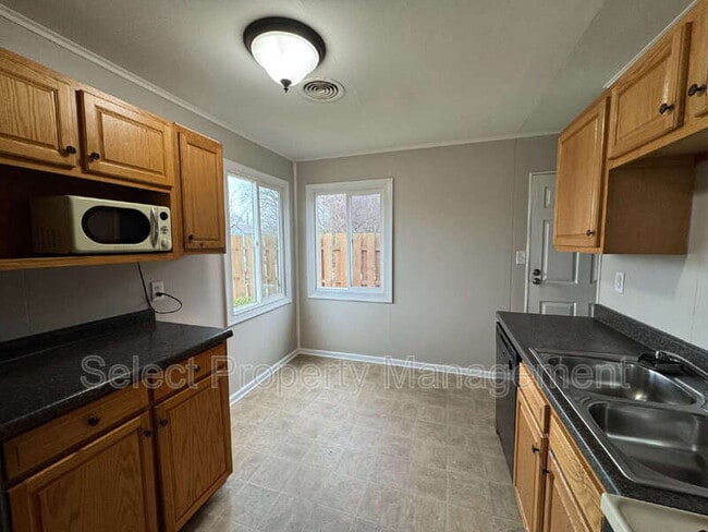 Photo - 1909 Jessie Ave