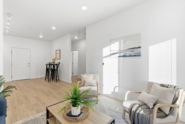 District Lofts at Garland!!