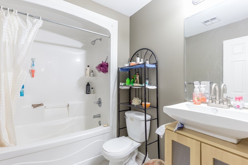 Photo - 700 Bridge Av