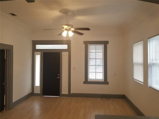 Photo - 2107 W Chestnut St