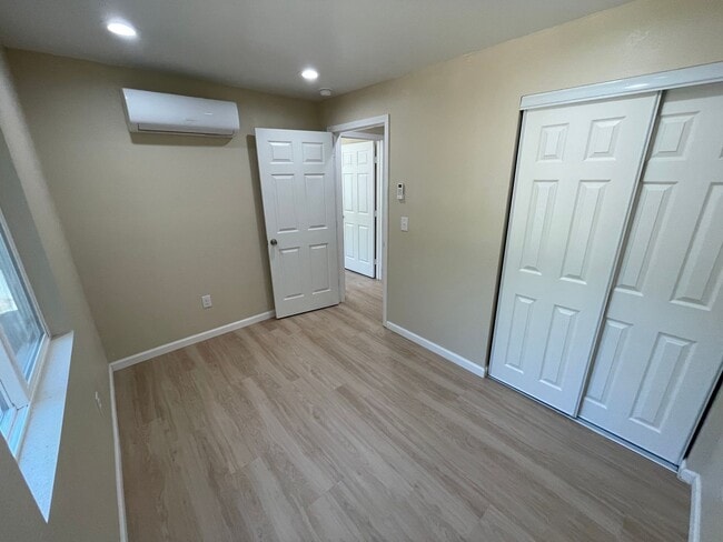 6135 Rhonda Rd