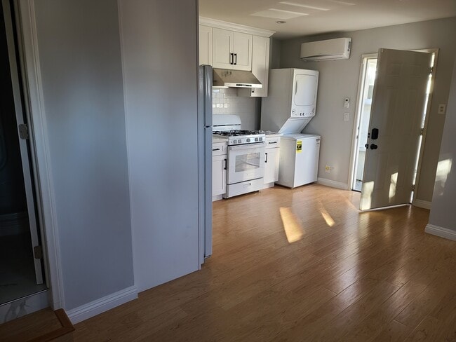 Photo - 7009 Jumilla Ave Unidad -B