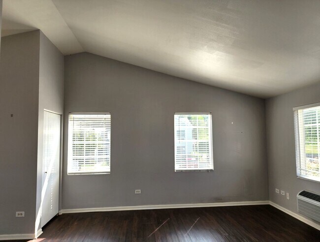 Photo - 2023 Silverstone Dr