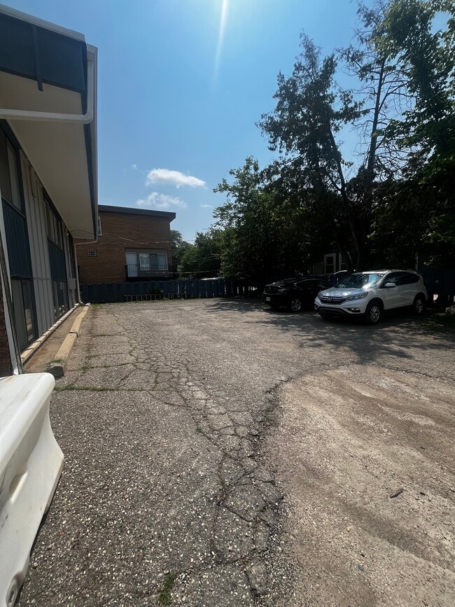 Photo - 402 Hill St