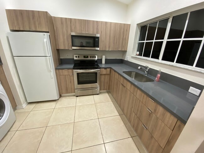 Building Photo - 3874 SW 48th Ave