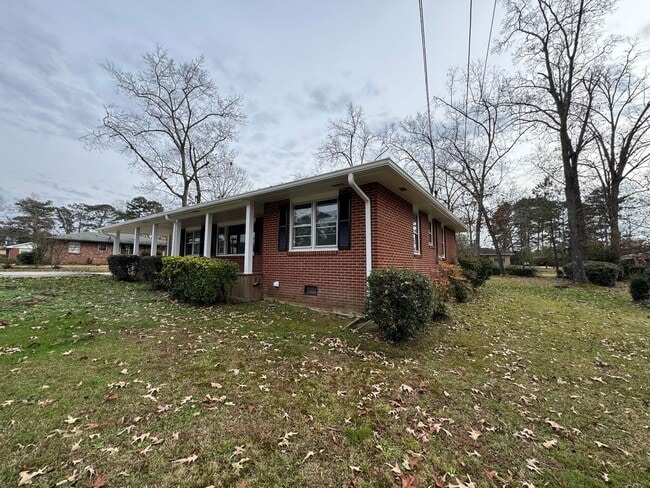 Photo - Cozy 3/2 Brick House with bonus room in West Rome- $1,595