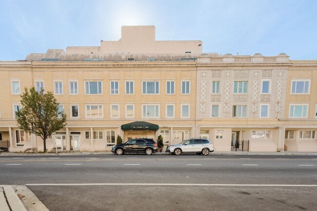 Building Photo - 6337 Roosevelt Rd