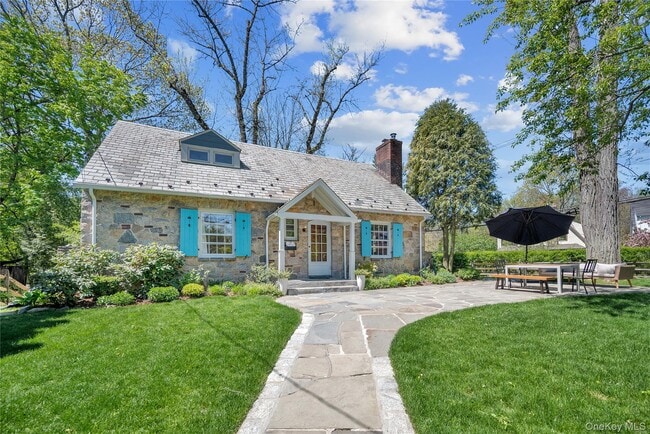 Photo - 53 Sheldrake Ave