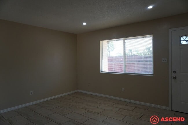 Photo - 6005 Nogal Ave Unit 6005 Nogal #D