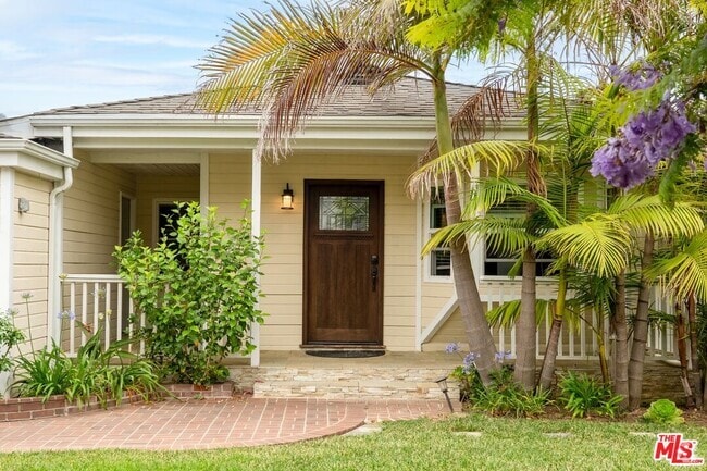 Building Photo - 3325 S Bentley Ave Rental