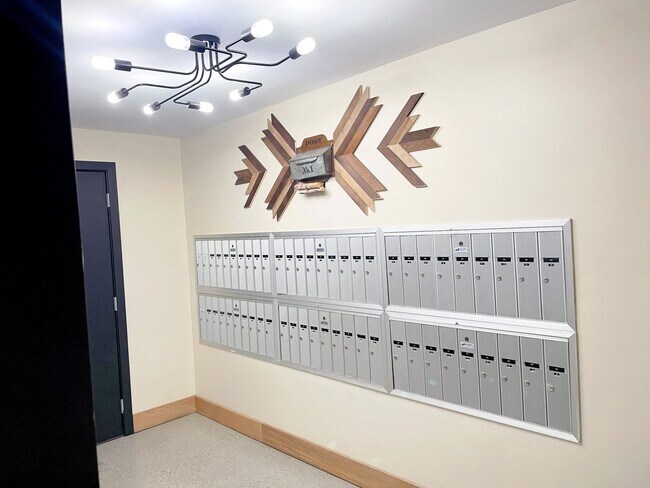 Photo - 520 W Oakdale Ave