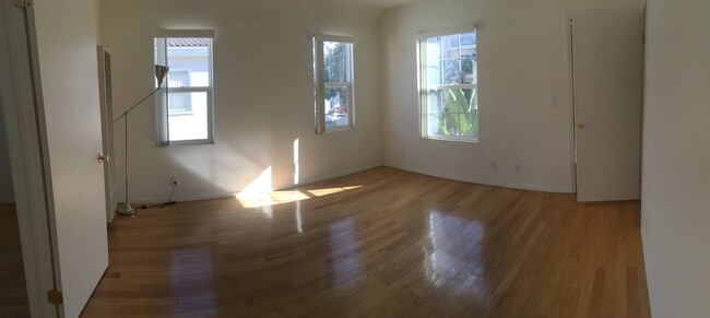 Photo - 3611 1/2 W 4th St Unit 3611.5