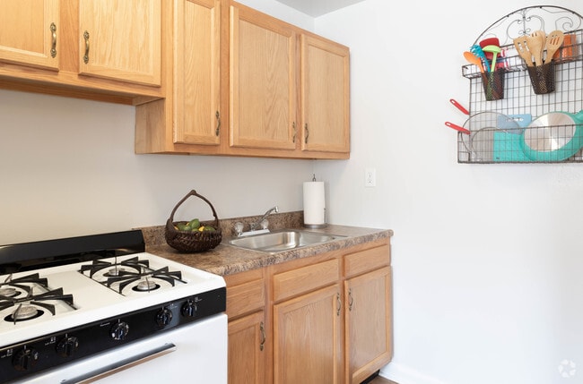 2BR,1.5BA Townhouse - 750 SF
