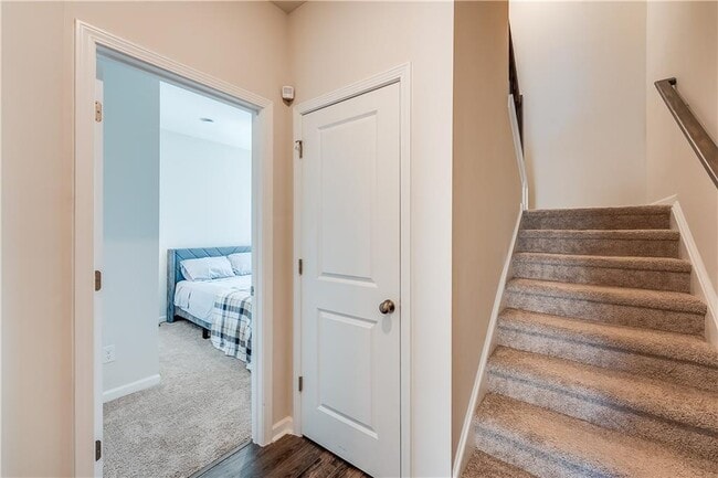 Photo - 1634 Halbrook Pl SW