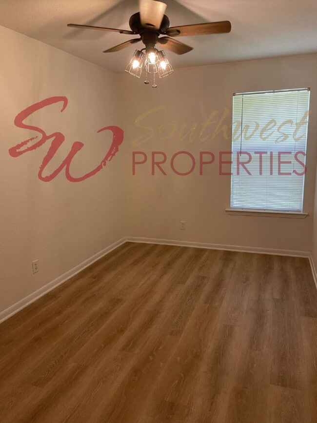 Photo - Charming, updated and bright duplex with private backyard!