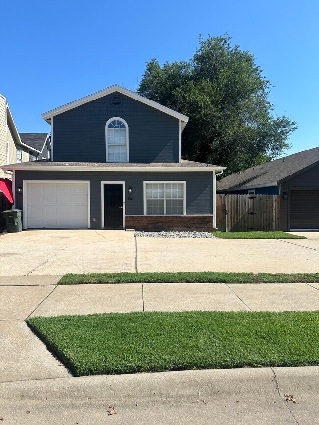 Photo - 754 W Poplar St Townhome
