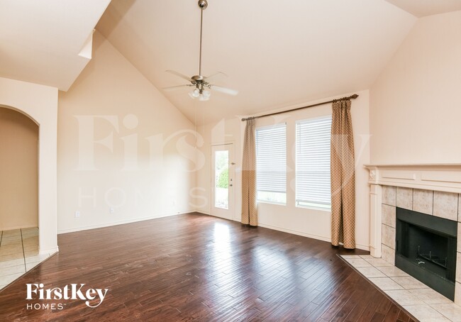 Photo - 1104 Sawmill Pass