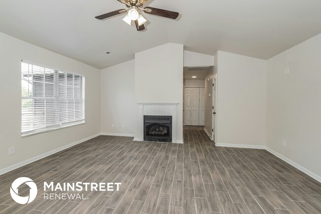Photo - 8424 Gardenside Ln