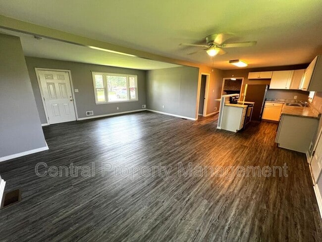 Photo - 104 Madison Cir