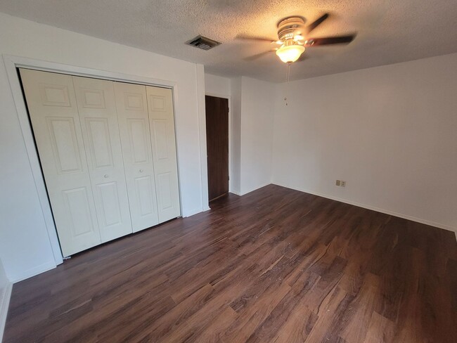 2 bed,1.5 bath Rent - 2 bed,1.5 bath Rent House