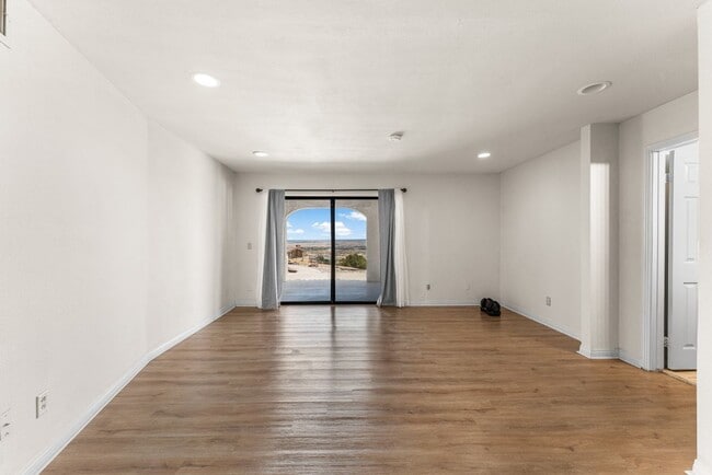 Photo - 1055 Lakeview Dr