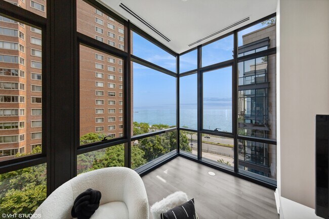 Photo - 61 E Banks St Unidad 802