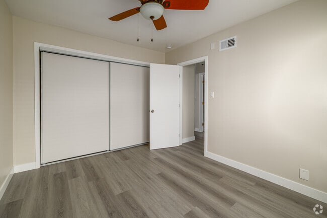 2BR, 1BA - 750SF - Second Bedroom