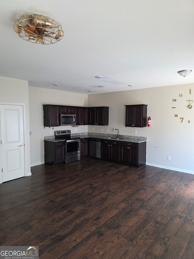 Photo - 1610 Larkspur Trl