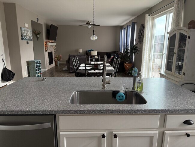 Photo - 3135 Hawthorne Ln